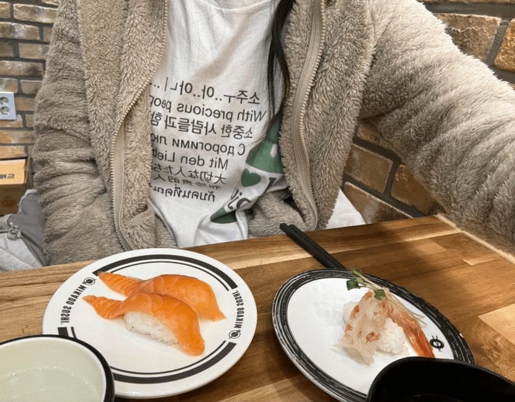 ユンさんのお気に入りの謎ソジュTシャツ（チョ・ユンさん公式Instagramより）