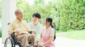 後悔の多くは「バタバタ入居」が原因…良い老人ホームを選ぶために見学時にするべきたった一つの「質問」と施設で「借りるべきもの」