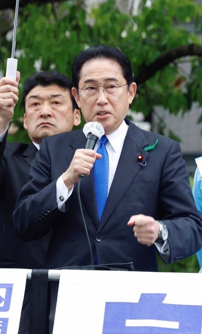 「二階氏のSPは歩行補佐も」「麻生氏のSPは飲み屋で深夜まで待機」岸田首相襲撃事件で再び注目される「SP」の実態。温泉では裸で目を光らせ首相を警護！_4