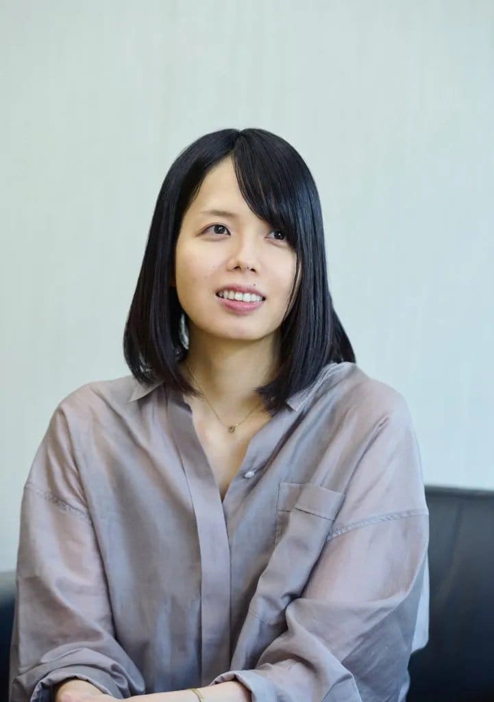 渡辺 優 （わたなべ・ゆう）◉ 1987年宮城県生まれ。大学卒業後、仕事のかたわら小説を執筆。2015年に「ラメルノエリキサ」で第28回小説すばる新人賞を受賞しデビュー。著書に『自由なサメと人間たちの夢』、『アイドル　地下にうごめく星』がある。