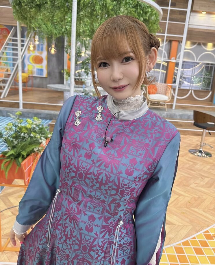シャンソン歌手デビューするしょこたん（写真／本人Instagramより）