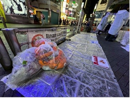 2025年ハロウィーンの際に注目されたゴミステーション（撮影／集英社オンライン）