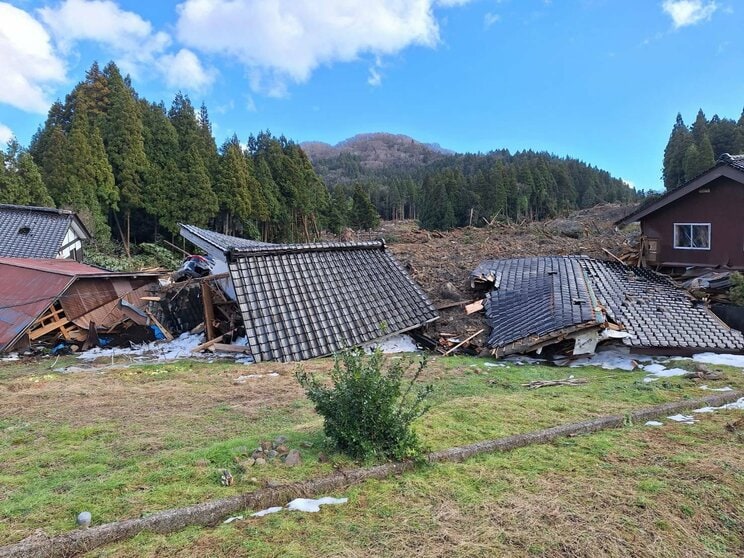 「2000万円分の輪島塗のお椀も工房もすべてなくなった」「コロナ後、ようやく客足が戻りつつあったのに」伝統工芸の町を襲った大震災。郷土料理店の店員は変わり果てた店と我が家に肩を落とし「それでもなんとか暮らしています」〈ルポ能登半島地震〉_35