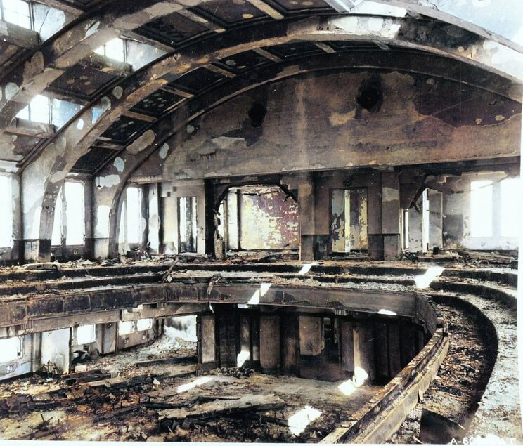 1945年11月1日。被爆から約3ヶ月後に撮影された広島市庁舎
