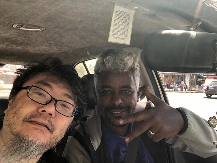 エチオピアでは何度もタクシーに乗ったが、ドライバーたちはみな気さくに撮影に応じてくれた