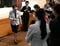 2026年5月8日、自民党全国女性議員政策研究会での挨拶を終え、出席者の拍手を受けて退席する高市早苗首相。挨拶の中で　写真／毎日新聞社／アフロ