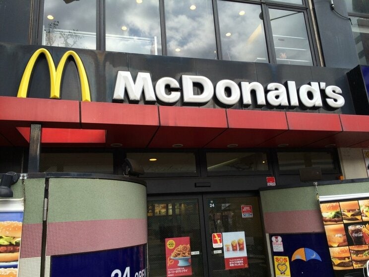 現在は世界100か国以上で36,000以上の店舗を展開している (写真／shutterstock)