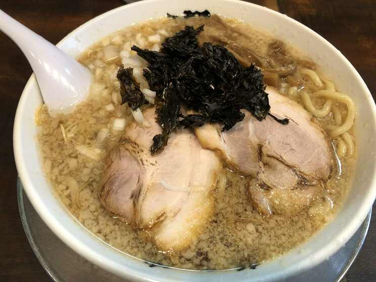 燕三条背脂系で都内初進出した「ラーメン潤」の背脂煮干しラーメン