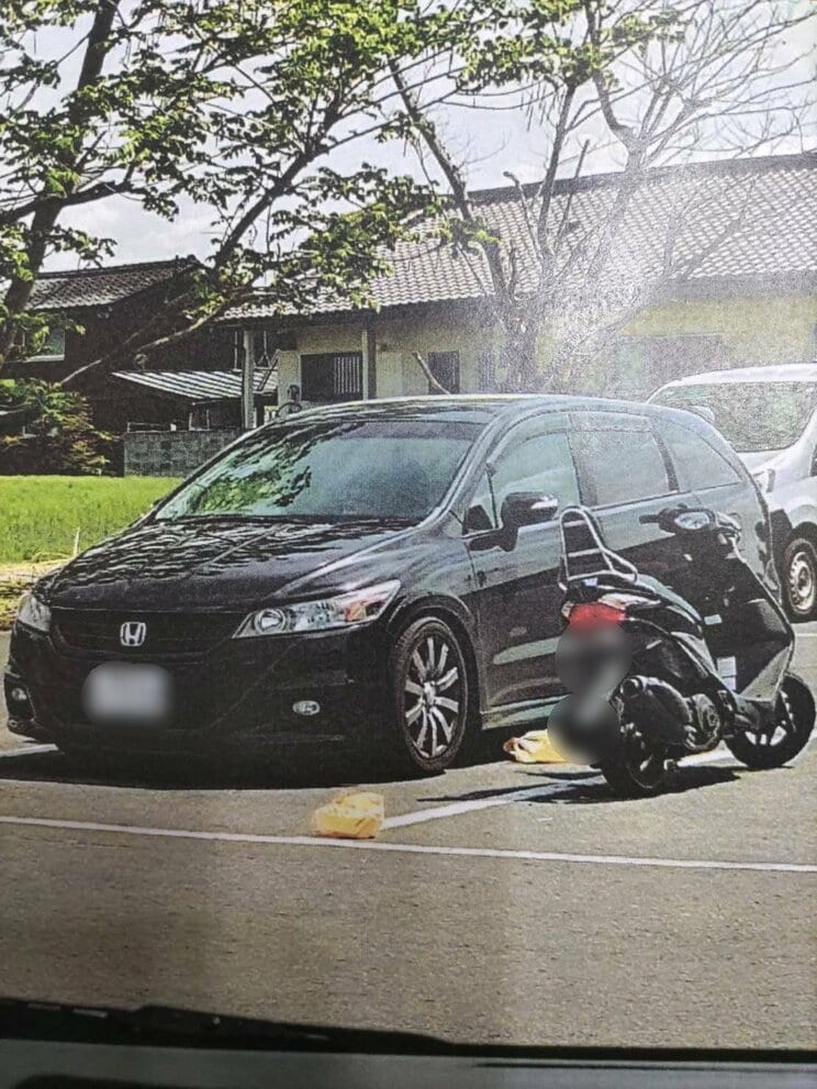 事件前、町内の回覧板で注意喚起されていた不審車両（地元住民提供）