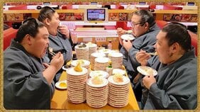 涙を堪える女将の姿に涙、どれだけ負けても辞めない力士の一言に震えた…東出昌大、二子山部屋を撮り続けた男が明かす“密着”の舞台裏