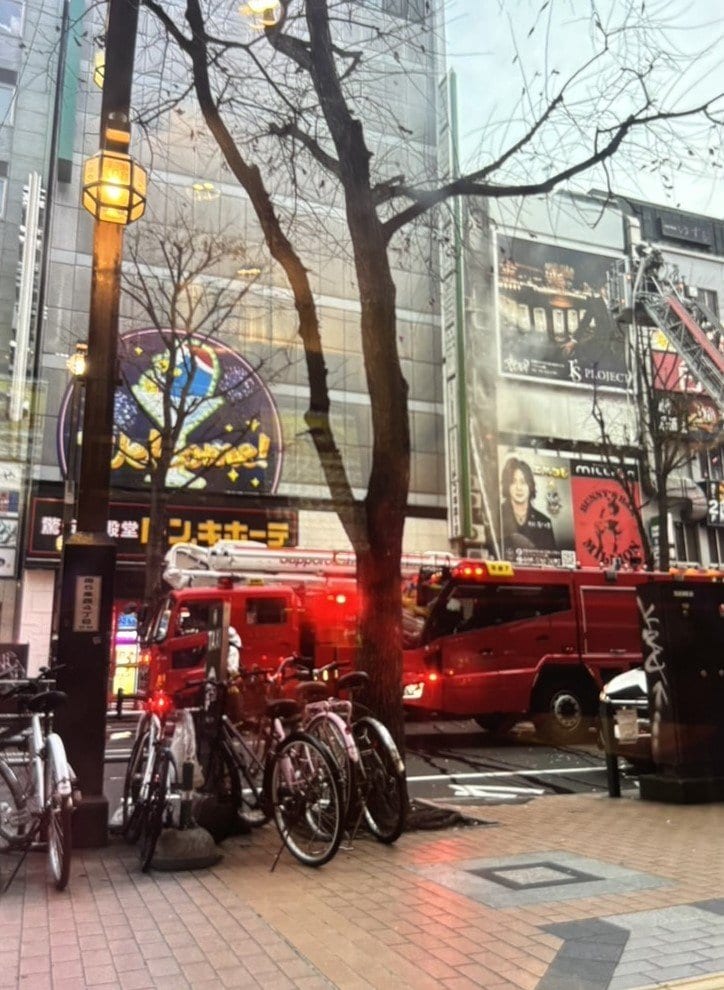 〈すすきのガールズバー爆発〉「ヤバイ、ヤバイ」札幌イチ有名なバニーガールの店で惨劇“男女トラブル”か「ダウンジャケットが溶けて肩のあたりにデロンって…」_9