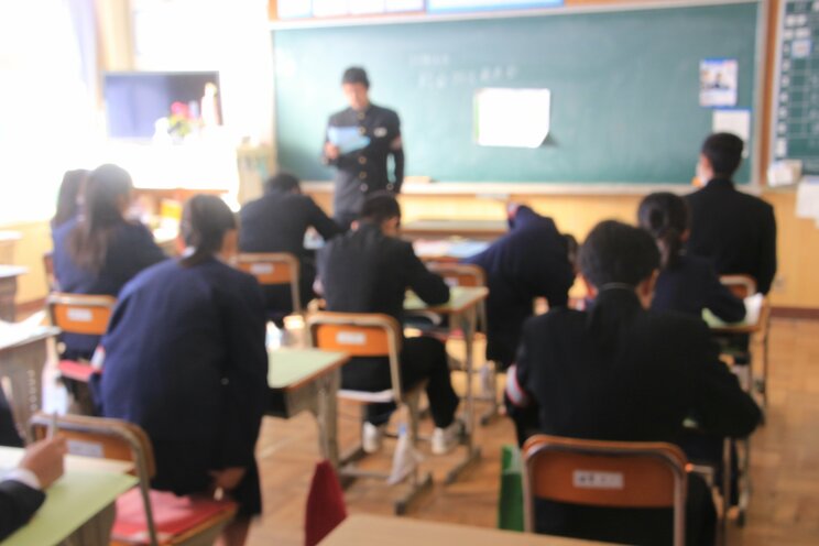 元気な小学生が中学生になると面白みのない生徒になる…「みんなも我慢しているんだから我慢しろ」無能教師がはびこる日本の同調圧力教育_3