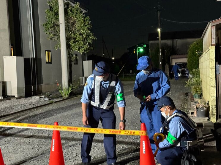 《女性の唇を糸で縫いつけ》「かつてはベッピンさんで、今もモテる…」逮捕された元踊り子“花柄のタトゥー女”の執拗なカネへの執着…飲食店で“偽ブランド品”も販売_15