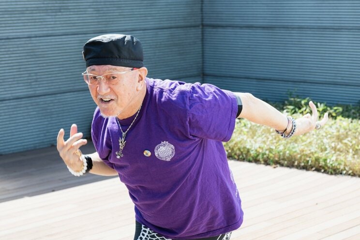 〈デューク更家（72）は今〉「小馬鹿にする風潮に嫌気が差した」テレビから離れた本当の理由…大ブームを生んだ“あの歩き方”への思い_59