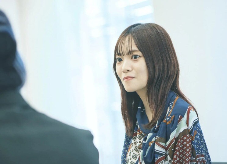 宮田 愛萌 （みやた・まなも）◉ 98年生まれ、東京都出身。23年、アイドル卒業時にデビュー作『きらきらし』を上梓。他の作品に『あやふやで、不確かな』『春、出逢い』など。現在は文筆家として小説、エッセイ、短歌などジャンルを問わず活躍。