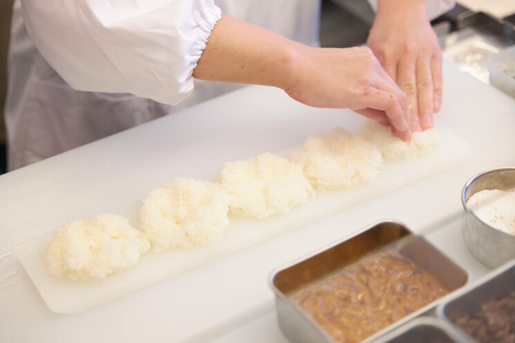 開店日から毎日行列！ 雑司ヶ谷おにぎり専門店「山太郎」の絶品“握らない”おにぎり。自宅で再現する方法とは？_16