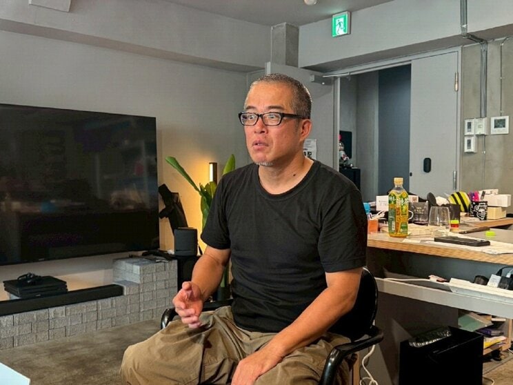 取材に応じる田端氏（撮影/集英社オンライン）」