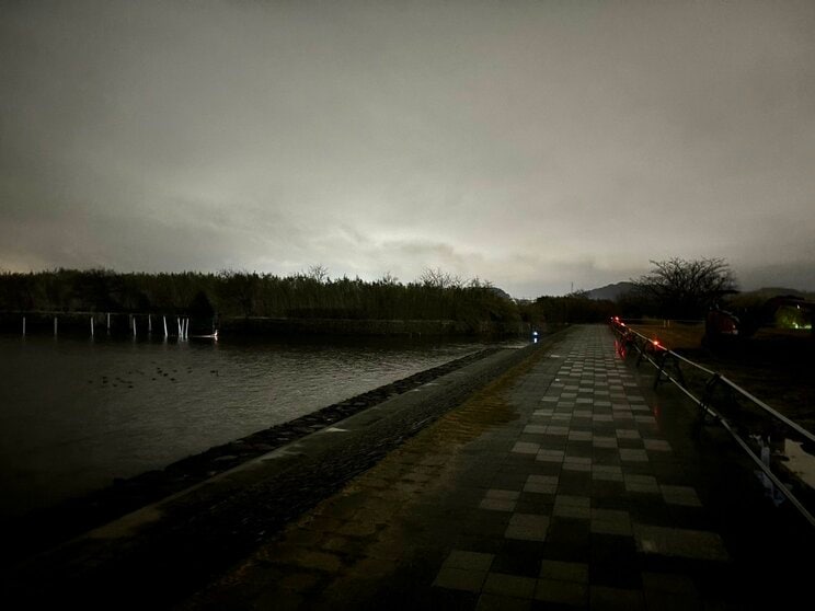遺体が発見された浜名湖の湖畔（撮影/集英社オンライン）