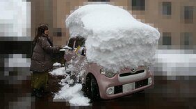〈写真多数〉令和の炎上クイーン小林礼奈はなぜ叩かれるのか? 「人気お笑い芸人とのコロナ離婚」で世間を騒がせた小林が豪雪新潟・1日密着ルポで見せた母の顔