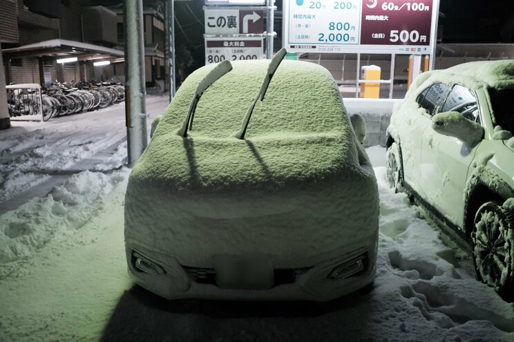 〈大寒波襲来・写真多数〉電車はストップ・渋滞40キロ・タクシー大行列・立ち往生、それでも開いていた牛丼屋に安堵…豪雪の京都ルポ「完全に大雪をなめていました」_12