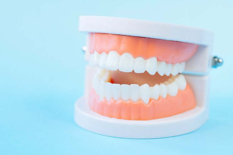 口を閉じているとき、無意識に奥歯が当たっていませんか？　歯の天敵「TCH」の噛みグセが歯を失うリスクが増大させている！_1