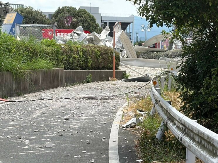 爆発直後の裏手から撮影したイオン（撮影／集英社オンライン）