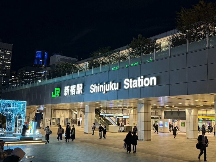 バスタ新宿側の改札（撮影／集英社オンライン）