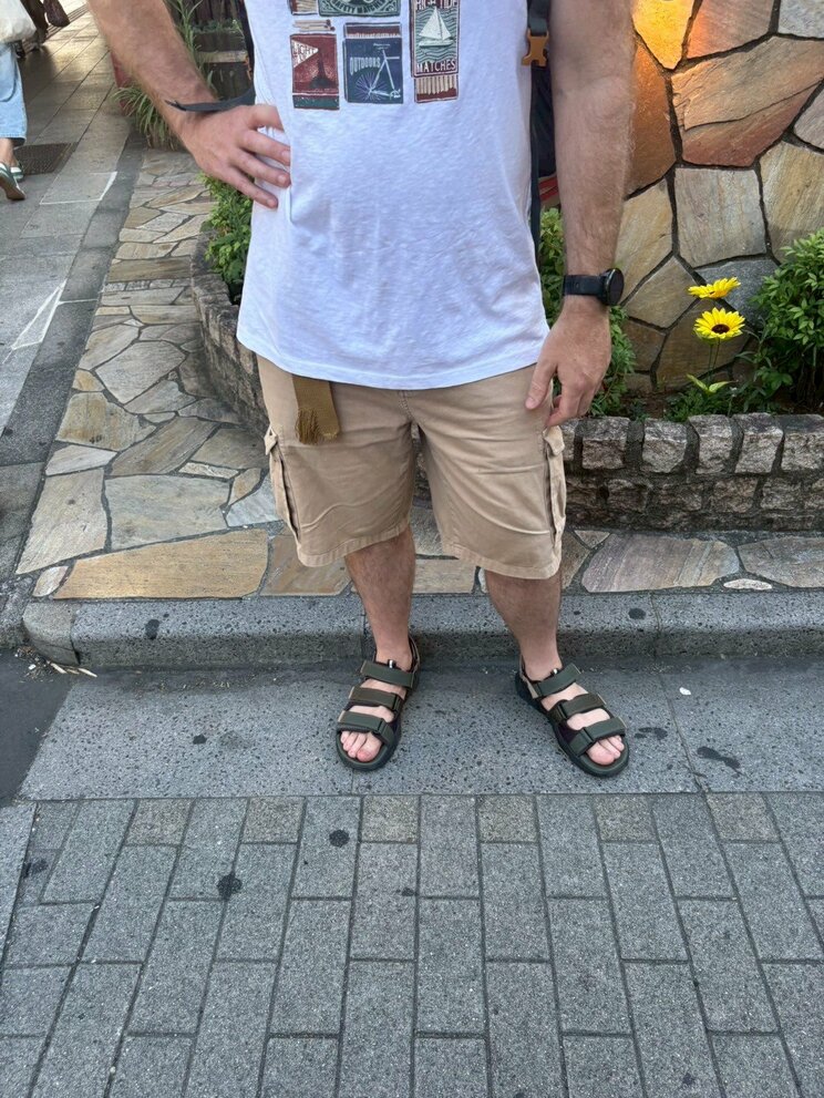 取材に応じる外国人観光客（撮影/集英社オンライン）