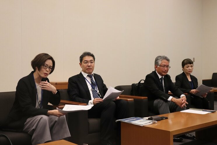 11月7日に議員会館で開催された記者会見の登壇者。写真左から隠岐さや香（東京大学教授）、石原俊（明治学院大学教授）、米田俊彦（お茶の水女子大学教授）、吉原ゆかり（筑波大学准教授）　撮影／犬飼淳