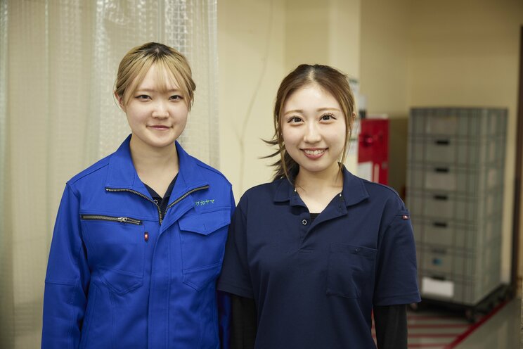 髪色・ネイルも自由という条件に惹かれたと語るワカヤマの若手社員