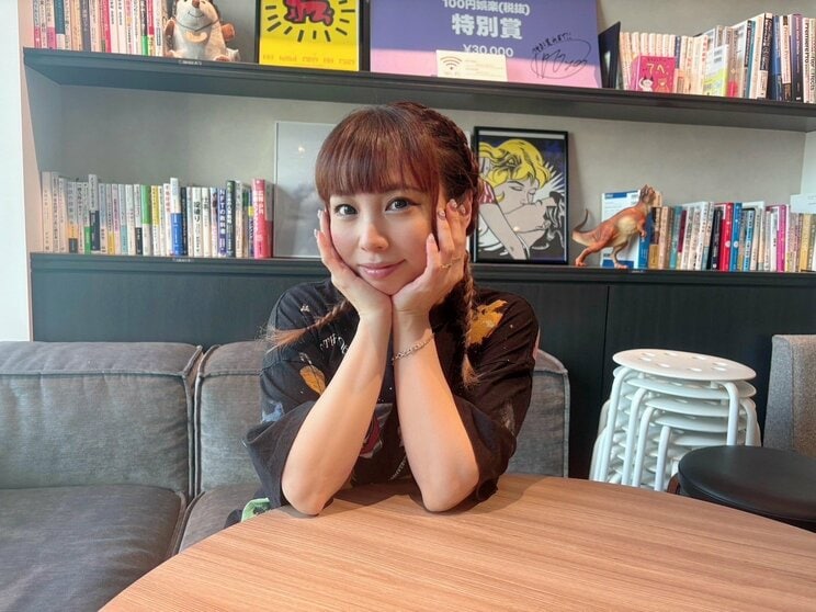 矢口美樹さん。1988年生まれ、神奈川県出身。身長151センチ。現在、ライバーとして活動中。2025年、渋谷大型ビジョンイベントで１位に輝いた