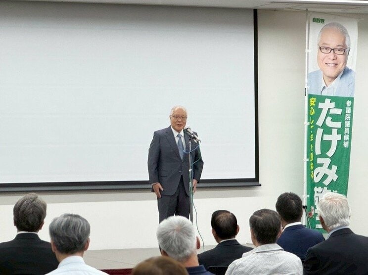 20日、“敗戦の弁”を述べる武見氏