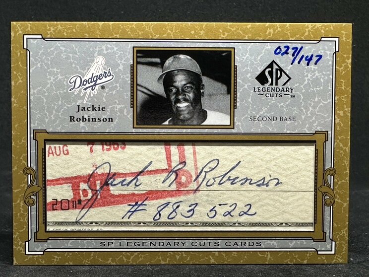 初の黒人MLB選手として知られるジャッキー・ロビンソンのサインカード（写真）は最低でも50万円の値で取引されているという