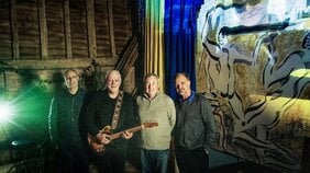 ウクライナ支援のために伝説のロックバンドが28年ぶりに新曲を発表! 反戦ソング、チャリティーイベントはいかに作られてきたか。