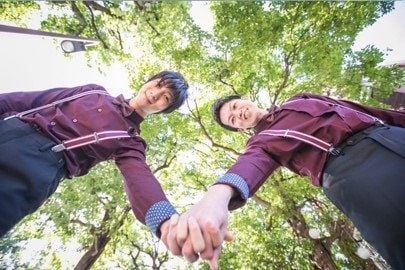 2022年3月に養子縁組を結んだハヤトさんとタカフミさん(公式インスタグタムより)