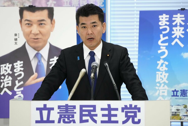 記者会見する立憲民主党の泉健太代表　写真／共同通信