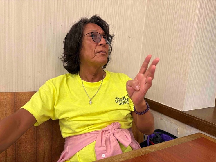 こちらの質問になんでも答えてくれる鷹氏（撮影／集英社オンライン）