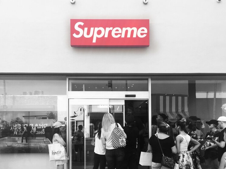 【Supreme本社で働く日本人】残業・休日出勤なし、繁忙期は人員を増やして業務を減らす…ファッション業界の中でも最高にホワイトな職場環境_1