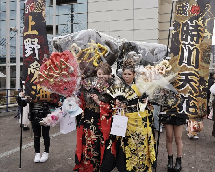 リーゼント込みで50万円、龍を入れて60万円、幟(のぼり)を入れて80万円、北九州市二十歳の記念式典は今年もド派手だった_16