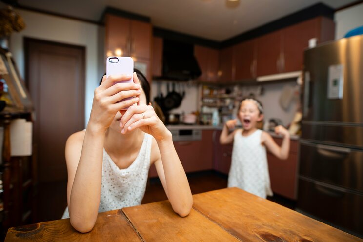親へのイラつきや不信感は、あなたのせいじゃない。有無を言わせず子どもを自分の都合に巻きこむ“精神的に未熟”な４タイプの親_3