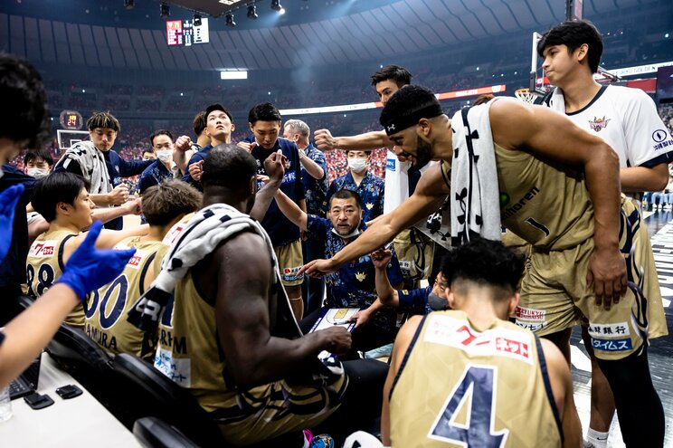 “沖縄イヤー”にBリーグ初優勝。琉球ゴールデンキングスはなぜ“史上最強軍団”を倒せたのか？「小さい者たちが大きい者に挑んでいくのが沖縄バスケのルーツ」_2