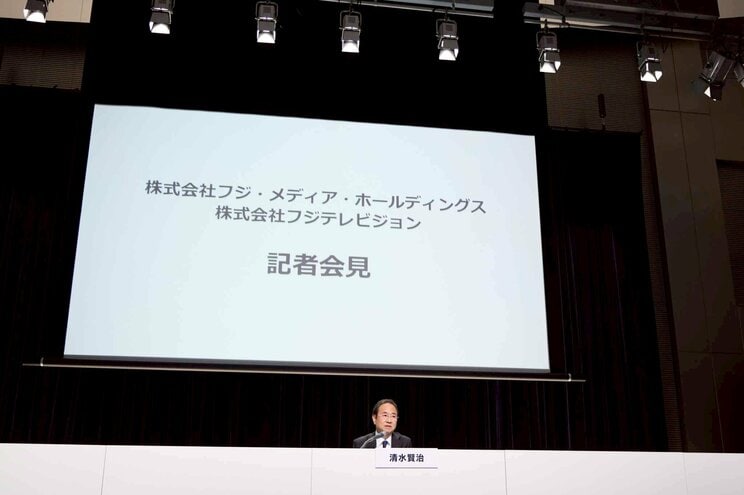 会見をする清水社長