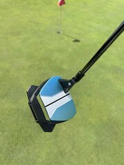 10年愛用したエースパターからチェンジを決意させた、ウワサの三角ネックパター、ここに惚れました