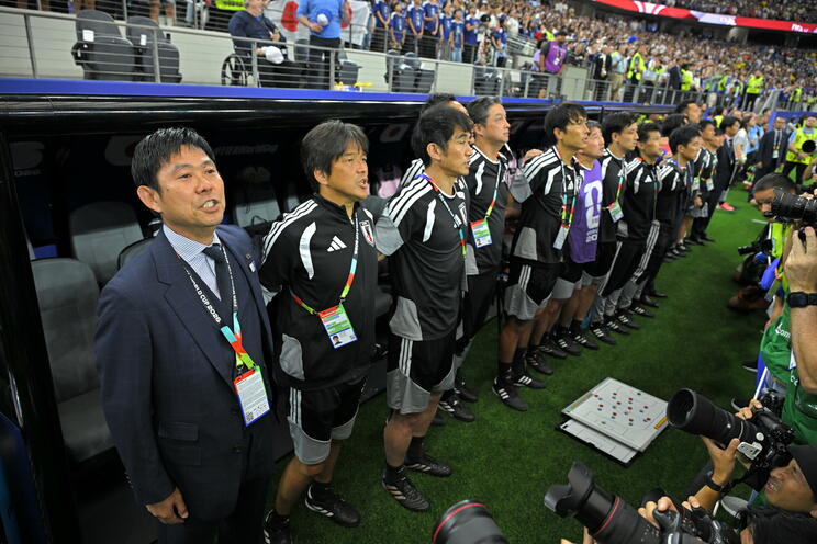 かつて選手として日の丸を背負った顔ぶれがズラリと並ぶ監督・コーチ陣（写真／JMPA）