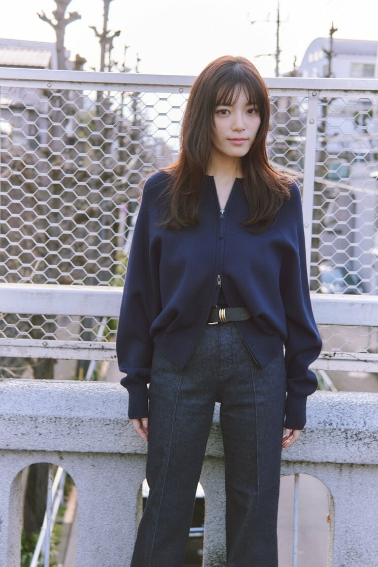 三谷紬さん。お腹にお肉がのっているようには見えない　写真／SAKAI DE JUN