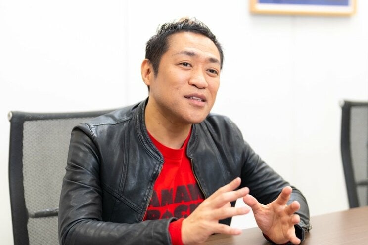 「佐賀県」大ヒット時のことを話すはなわ　撮影／佐藤靖彦