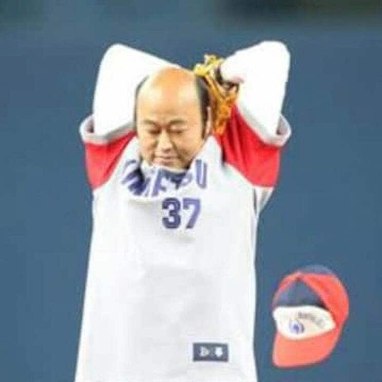 振りかぶる際に帽子を落としハゲ頭を晒して打者を幻惑する“ピッカリ投法”で人気者に（写真／本人ブログより）