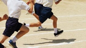 「えっ…これが運動会なの?」徒競走なし、応援団なし、順位づけも勝ち負けもなし…競技数も時間も“縮小”する令和の運動会。親たちのホンネは?