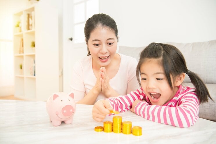 子どもの人生のためにお金の知識を(写真/shutterstock)