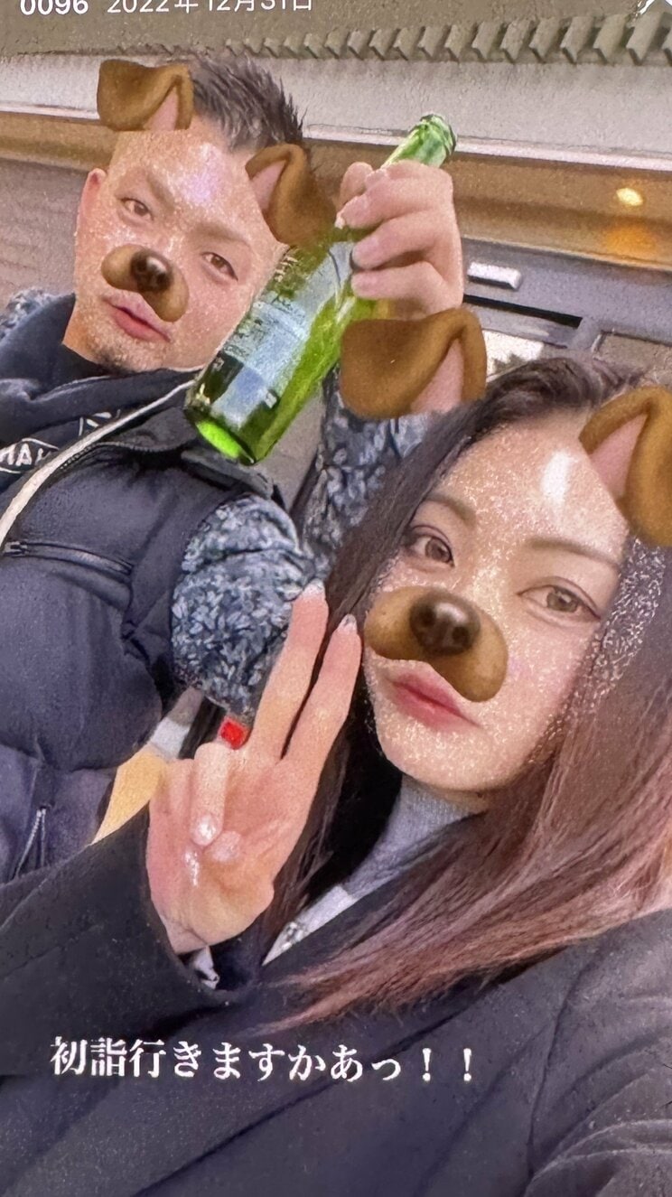 死亡した真稀さんと妻のまみ容疑者（本人SNSより）